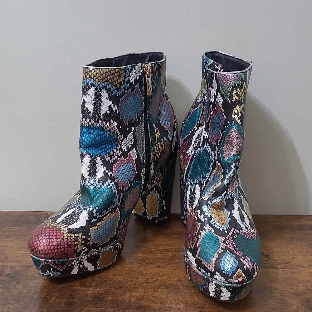 Bamboo SORBET Colorful Snakeskin Print Platform Heeled Boots size 10